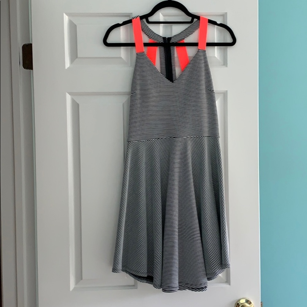 CUTE AND FANCY DRESS WITH A POP OF COLOR